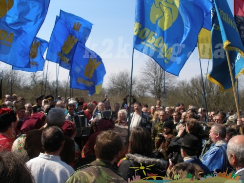на цвинтарі